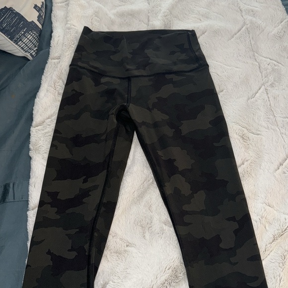 Lululemon camo leggings - Picture 4 of 4
